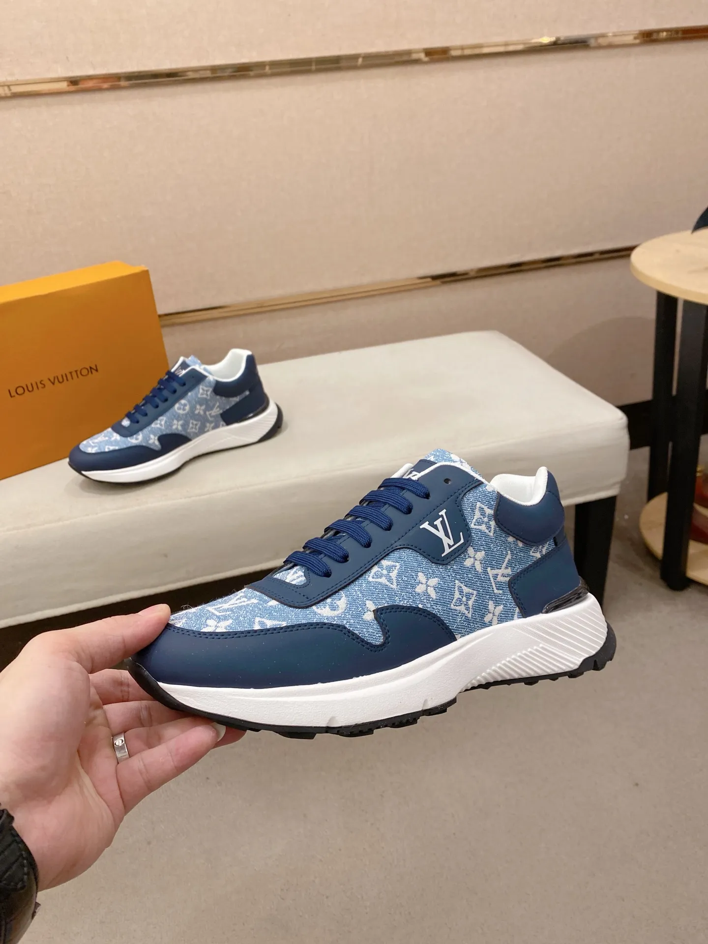 Men's shoes💰 462💰louis vuitton (Louis Vuitton/lv)🔍🔍The new counters are on sale at the same time. The uppers are imported from Italy. ⃣️Re-engraved🇮🇹💪💪, ⚠Sole: The original sole is specially provided by the original factory, the exclusive movable molded sole is super comfortable, ⚠Original and single goods 🔍high quality, you can enter and leave the counter at will, welcome to compare⚠. Code number: 38-44 (45/customized, non-refundable)
